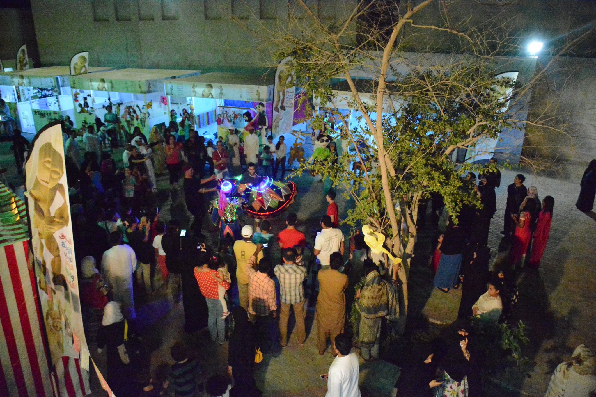 جمهور السوق العربية لفنون العرائس والفرجة الشعبية خلال حلقة الدمى