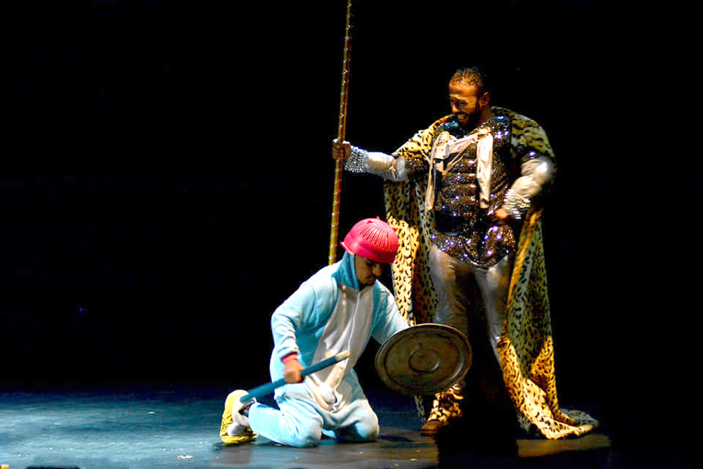 tun2 63 تاريخ مرير بعين طفل صغير