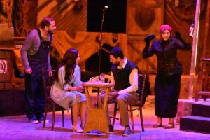 من مسرحية الوردة والتاج مسرحية الوردة والتاج